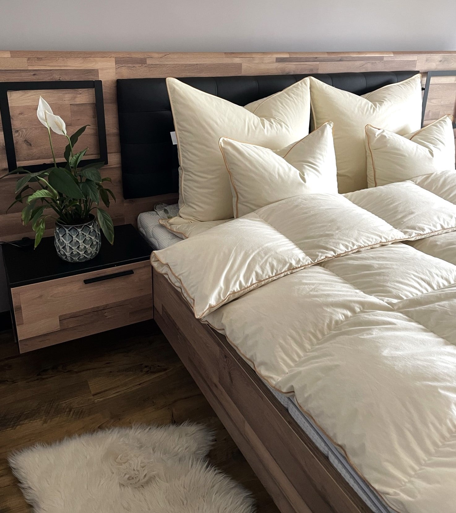 Sleep & Beyond - Organic Wool Comforter –